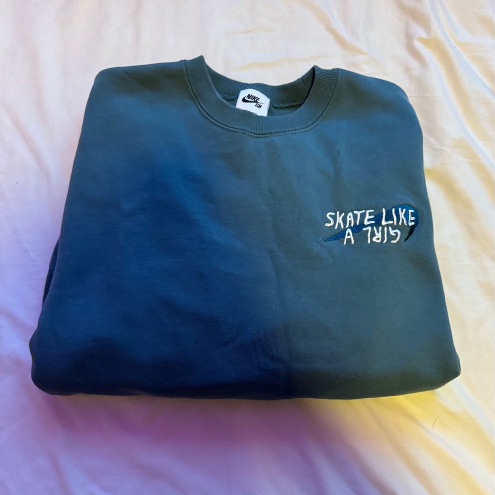 NIKE CREWNECK — SKATE LIKE A GIRL